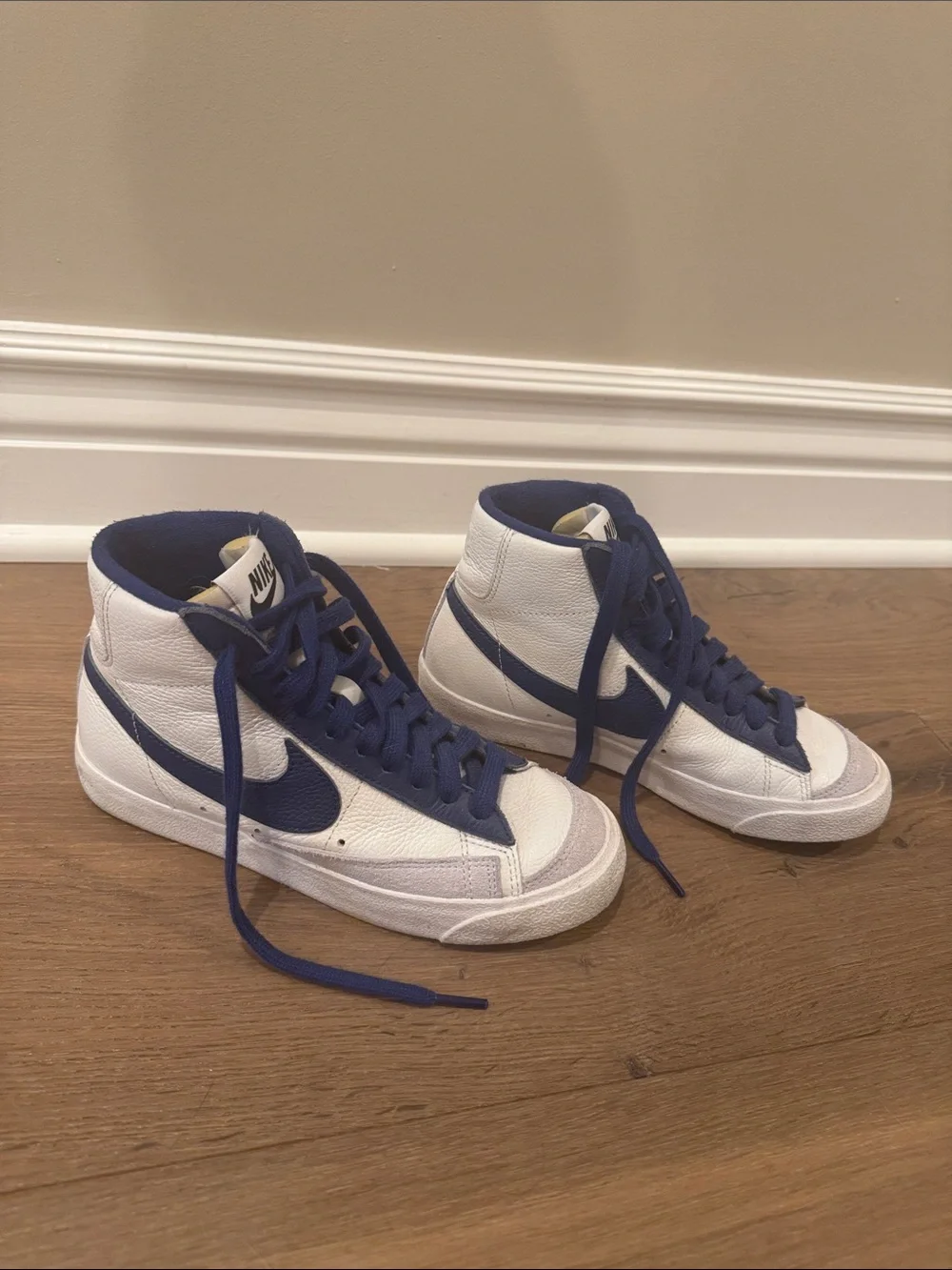 Nike blazer mid 77 White and Navy High-Top Sneakers women’s size 4.5